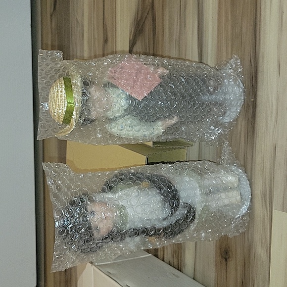 NWT Twin Porcelain Collectable Dolls - Picture 10 of 13